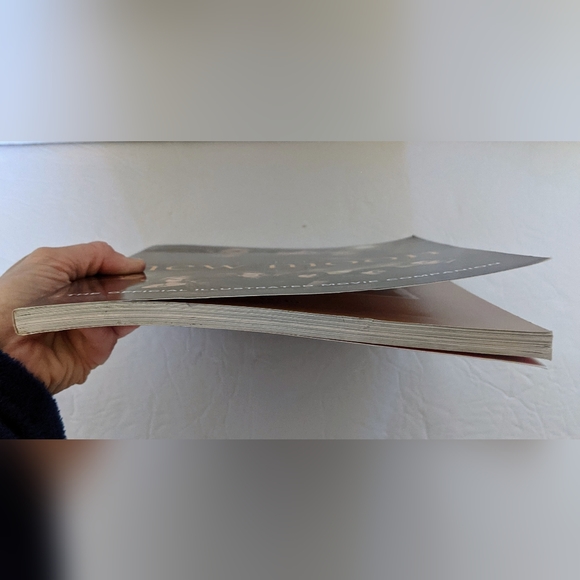 The Twilight Saga New Moon The Official Illustrated Movie Companion Book - Picture 4 of 10